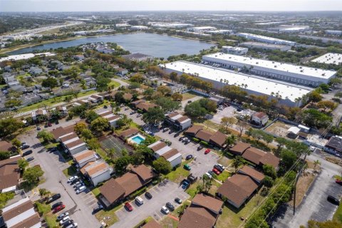 Condo in Pompano Beach, Florida, 2 bedrooms  № 1852316 - photo 3