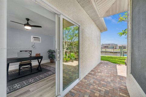 Villa ou maison à vendre à Cape Coral, Floride: 4 chambres, 319.21 m2 № 1786579 - photo 25