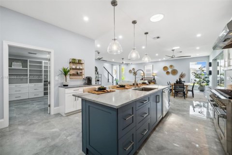 Villa ou maison à vendre à Cape Coral, Floride: 4 chambres, 319.21 m2 № 1786579 - photo 13