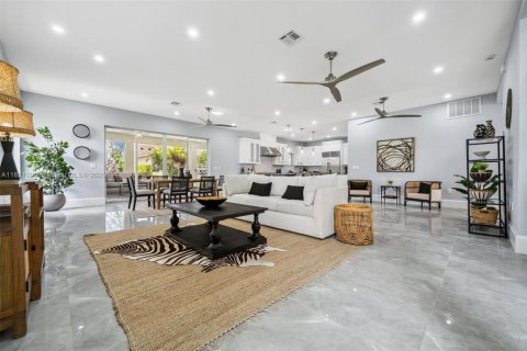 Villa ou maison à vendre à Cape Coral, Floride: 4 chambres, 319.21 m2 № 1786579 - photo 19