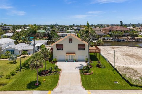 Villa ou maison à vendre à Cape Coral, Floride: 4 chambres, 319.21 m2 № 1786579 - photo 4