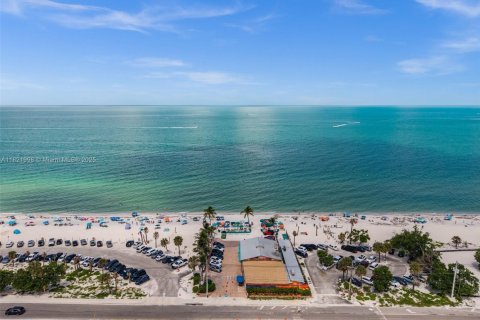 Villa ou maison à vendre à Cape Coral, Floride: 4 chambres, 319.21 m2 № 1786579 - photo 3