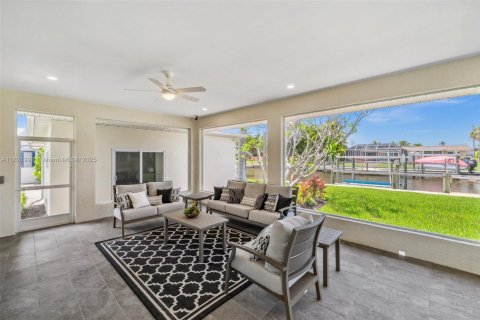 Villa ou maison à vendre à Cape Coral, Floride: 4 chambres, 319.21 m2 № 1786579 - photo 23