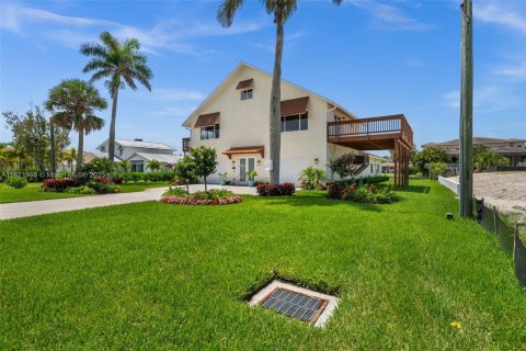 Villa ou maison à vendre à Cape Coral, Floride: 4 chambres, 319.21 m2 № 1786579 - photo 6