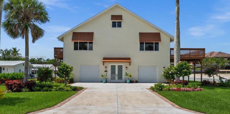 Villa ou maison à Cape Coral, Floride 4 chambres, 319.21 m2 № 1786579