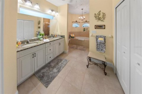 House in Palm Coast, Florida 3 bedrooms, 227.15 sq.m. № 1341278 - photo 15