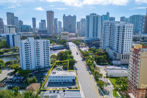 Immobilier commercial à vendre à Miami, Floride № 1940802 - photo 2
