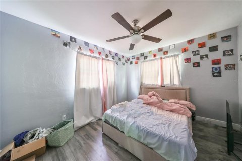 House in Gulfport, Florida 3 bedrooms, 94.2 sq.m. № 1552331 - photo 11
