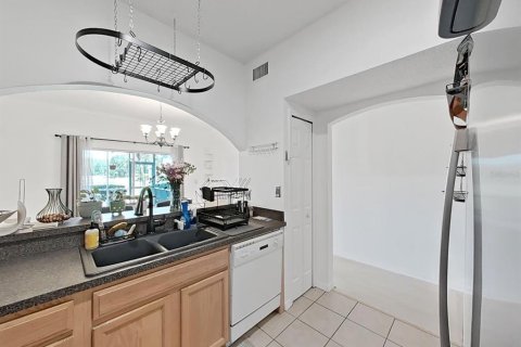 Townhouse in Tampa, Florida 2 bedrooms, 131.18 sq.m. № 2209804 - photo 9