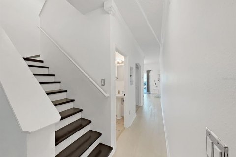 Townhouse in Tampa, Florida 2 bedrooms, 131.18 sq.m. № 2209804 - photo 15