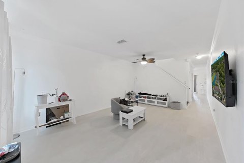 Townhouse in Tampa, Florida 2 bedrooms, 131.18 sq.m. № 2209804 - photo 5