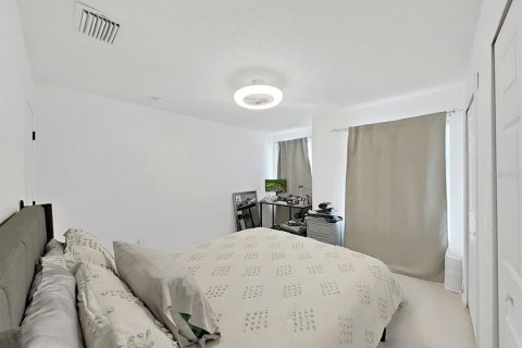 Townhouse in Tampa, Florida 2 bedrooms, 131.18 sq.m. № 2209804 - photo 24