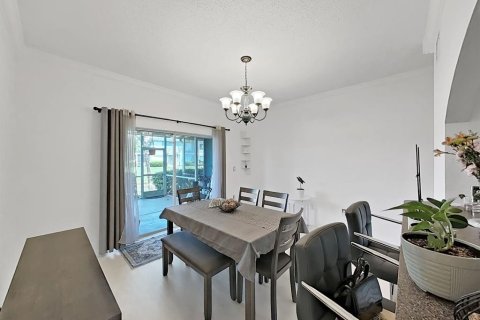 Townhouse in Tampa, Florida 2 bedrooms, 131.18 sq.m. № 2209804 - photo 13
