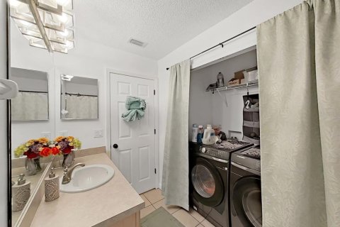 Townhouse in Tampa, Florida 2 bedrooms, 131.18 sq.m. № 2209804 - photo 22