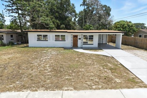 House in Orlando, Florida 4 bedrooms, 110.55 sq.m. № 1856774 - photo 1