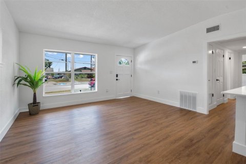 House in Orlando, Florida 4 bedrooms, 110.55 sq.m. № 1856774 - photo 7