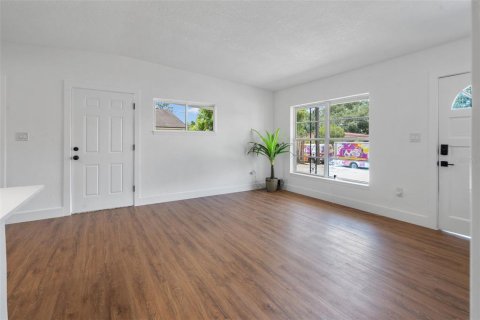 House in Orlando, Florida 4 bedrooms, 110.55 sq.m. № 1856774 - photo 8