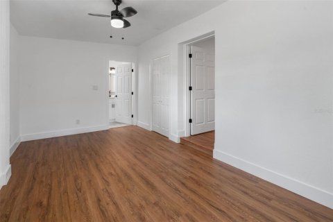 House in Orlando, Florida 4 bedrooms, 110.55 sq.m. № 1856774 - photo 11
