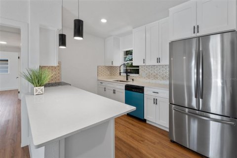 House in Orlando, Florida 4 bedrooms, 110.55 sq.m. № 1856774 - photo 4