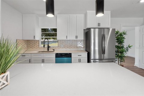 House in Orlando, Florida 4 bedrooms, 110.55 sq.m. № 1856774 - photo 5