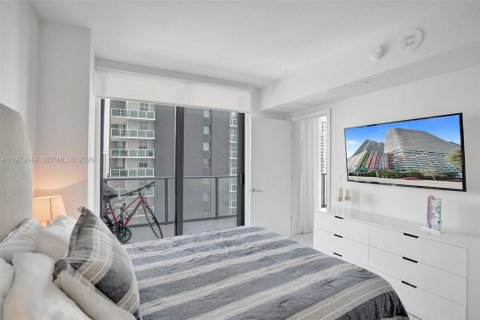 Condo in Miami, Florida, 2 bedrooms  № 2034050 - photo 13