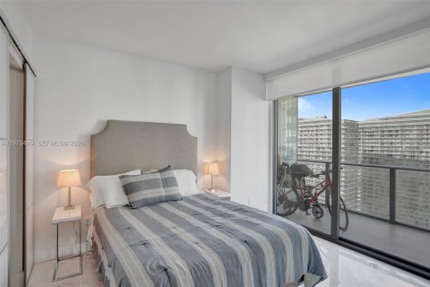 Condo in Miami, Florida, 2 bedrooms  № 2034050 - photo 12