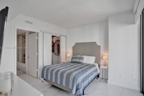 Condo in Miami, Florida, 2 bedrooms  № 2034050 - photo 11