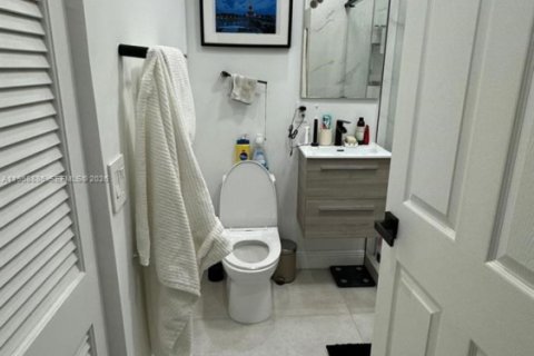 Copropriété à louer à Miami, Floride: 1 chambre, 77.2 m2 № 2017787 - photo 2