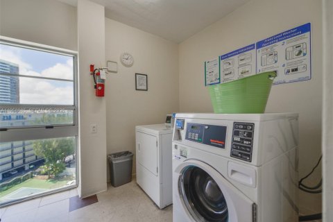 Copropriété à louer à Miami, Floride: 1 chambre, 77.2 m2 № 2017787 - photo 17