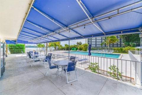Copropriété à louer à Miami, Floride: 1 chambre, 77.2 m2 № 2017787 - photo 12