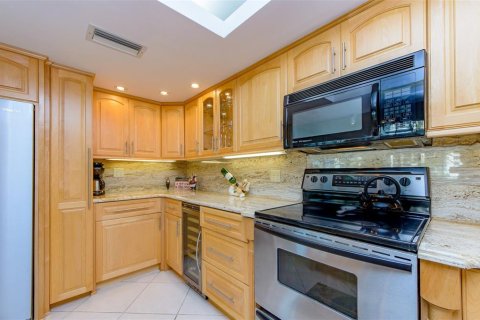 Condo in Clearwater, Florida, 2 bedrooms  № 2393718 - photo 10