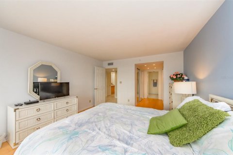 Condo in Clearwater, Florida, 2 bedrooms  № 2393718 - photo 13