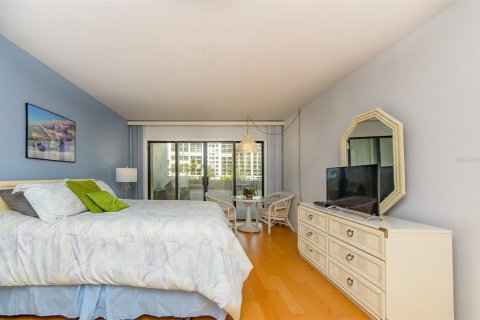 Condo in Clearwater, Florida, 2 bedrooms  № 2393718 - photo 12