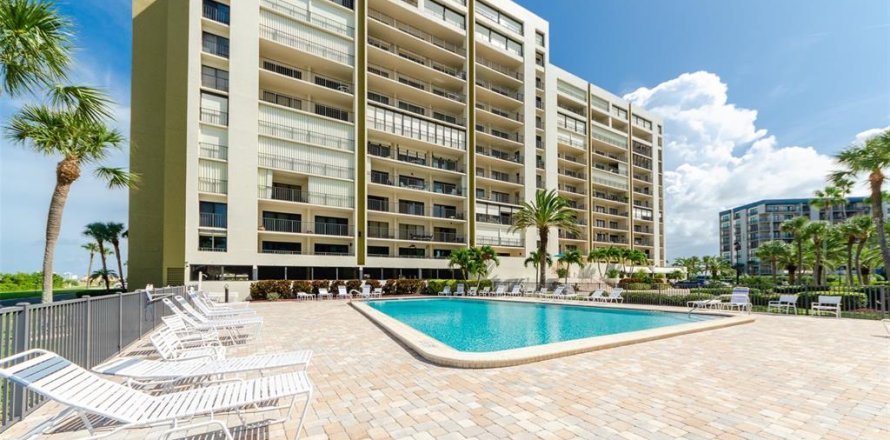 Condo in Clearwater, Florida, 2 bedrooms  № 2393718