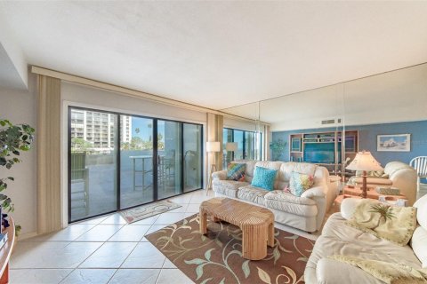 Condo in Clearwater, Florida, 2 bedrooms  № 2393718 - photo 4