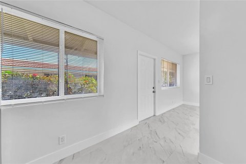 Appartement à louer à Hollywood, Floride: 1 chambre № 1992869 - photo 14