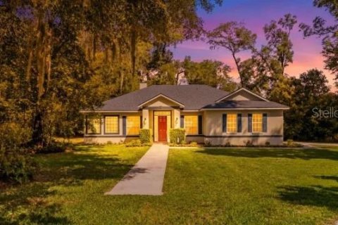 House in DeLand, Florida 3 bedrooms, 188.13 sq.m. № 2225457