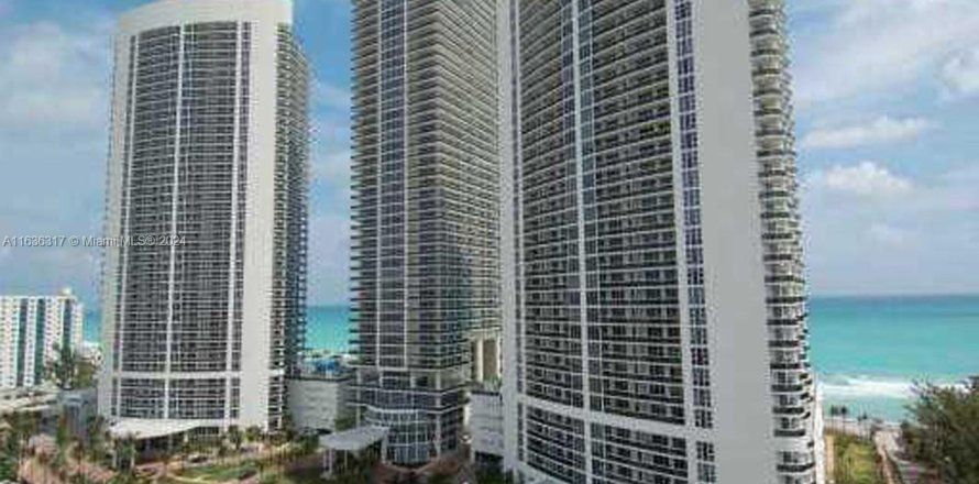 Condo in Hallandale Beach, Florida, 2 bedrooms № 1865643