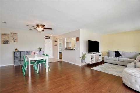 Condo in Winter Springs, Florida, 3 bedrooms № 2226745 - photo 8
