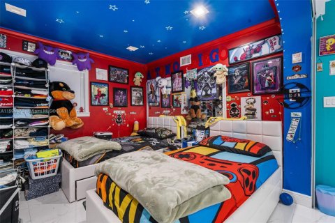 Villa ou maison à vendre à Miami, Floride: 4 chambres, 177.26 m2 № 2054767 - photo 18