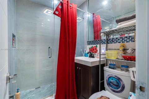 Villa ou maison à vendre à Miami, Floride: 4 chambres, 177.26 m2 № 2054767 - photo 20