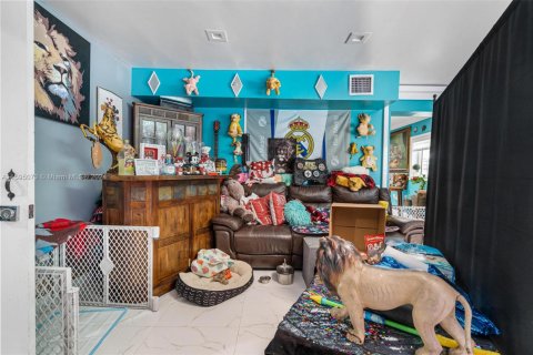 Villa ou maison à vendre à Miami, Floride: 4 chambres, 177.26 m2 № 2054767 - photo 23