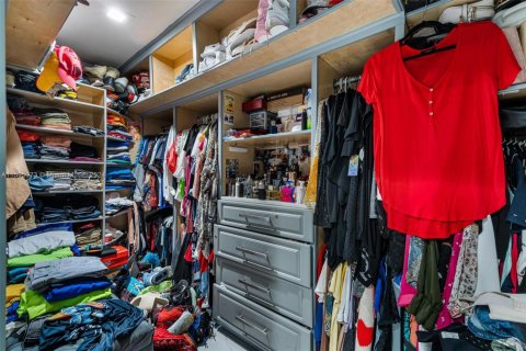 Villa ou maison à vendre à Miami, Floride: 4 chambres, 177.26 m2 № 2054767 - photo 16