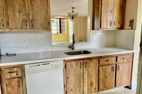 Condo in Margate, Florida, 2 bedrooms  № 1974729 - photo 3