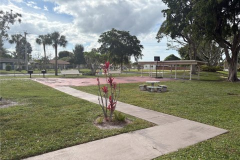 Condo in Margate, Florida, 2 bedrooms  № 1974729 - photo 7