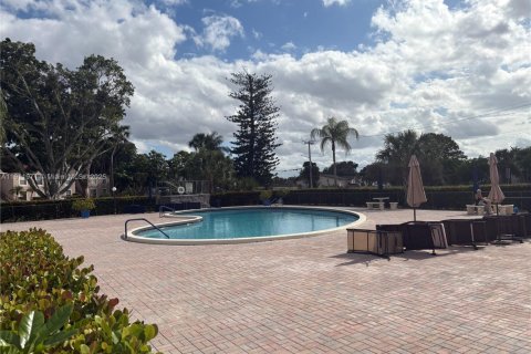 Condo in Margate, Florida, 2 bedrooms  № 1974729 - photo 9