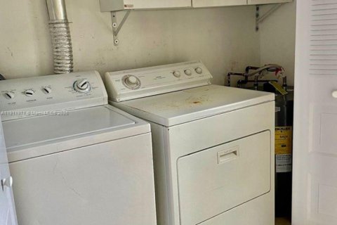 Condo in Margate, Florida, 2 bedrooms  № 1974729 - photo 27