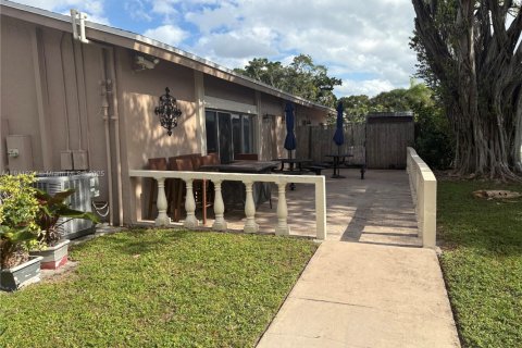 Condo in Margate, Florida, 2 bedrooms  № 1974729 - photo 12