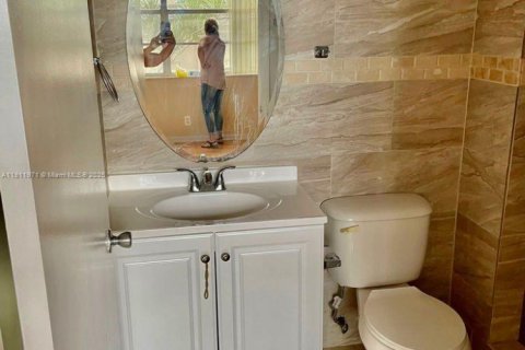 Condo in Margate, Florida, 2 bedrooms  № 1974729 - photo 23