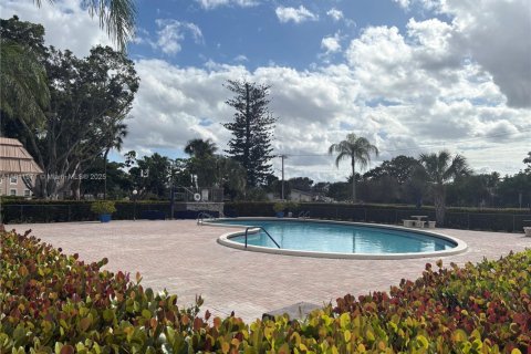 Condo in Margate, Florida, 2 bedrooms  № 1974729 - photo 10